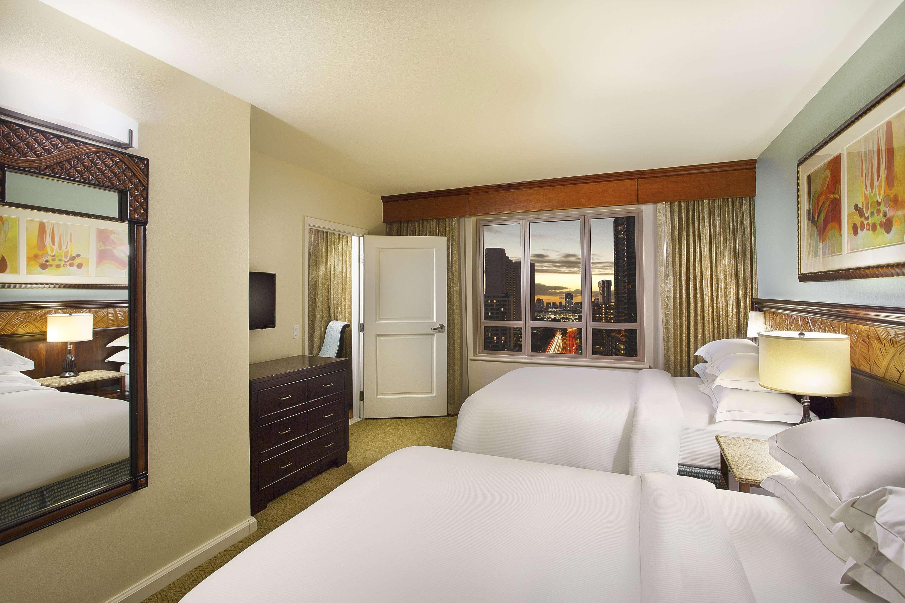 Отель Hilton Grand Vacations Club Grand Waikikian Гонолулу Экстерьер фото