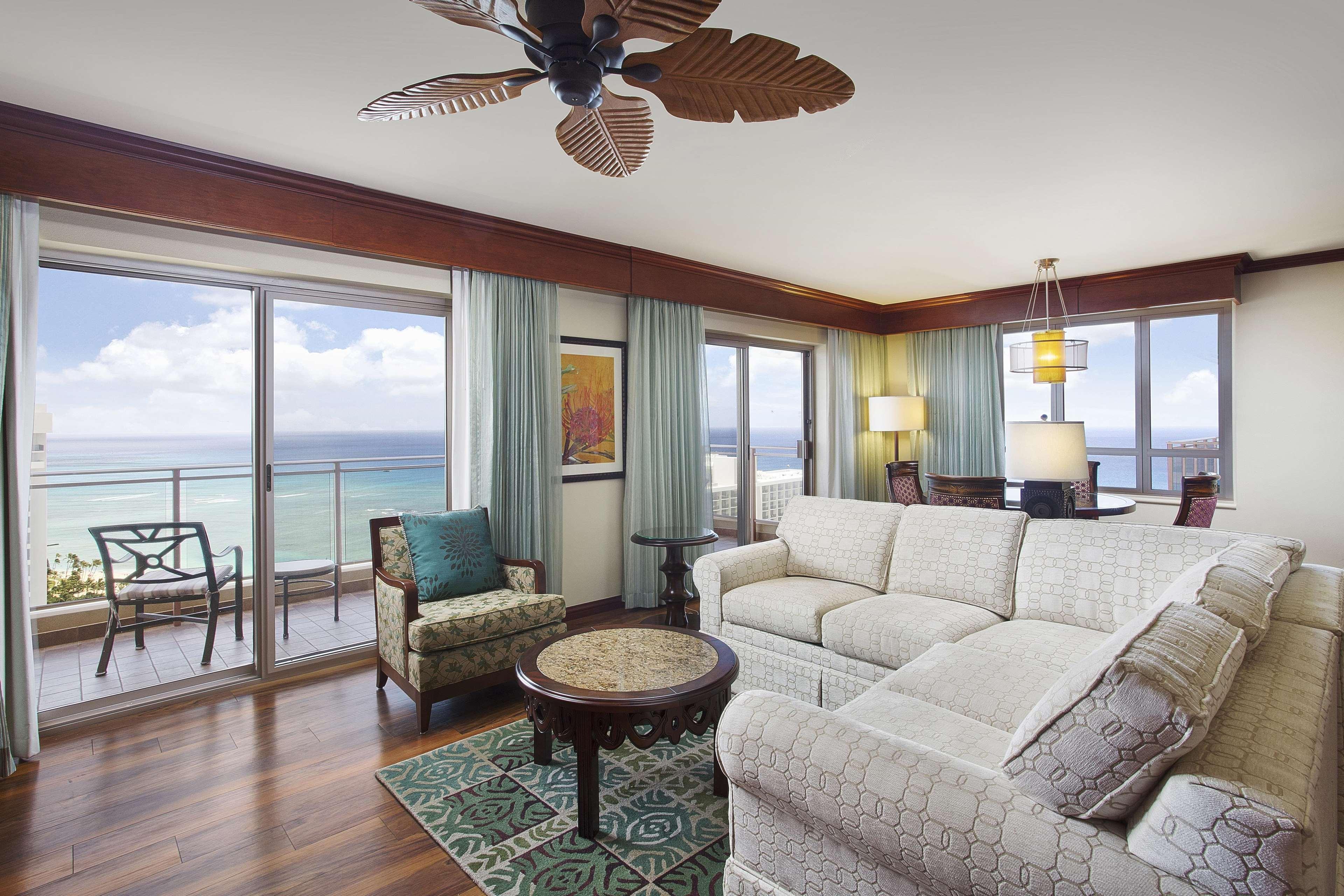 Отель Hilton Grand Vacations Club Grand Waikikian Гонолулу Экстерьер фото