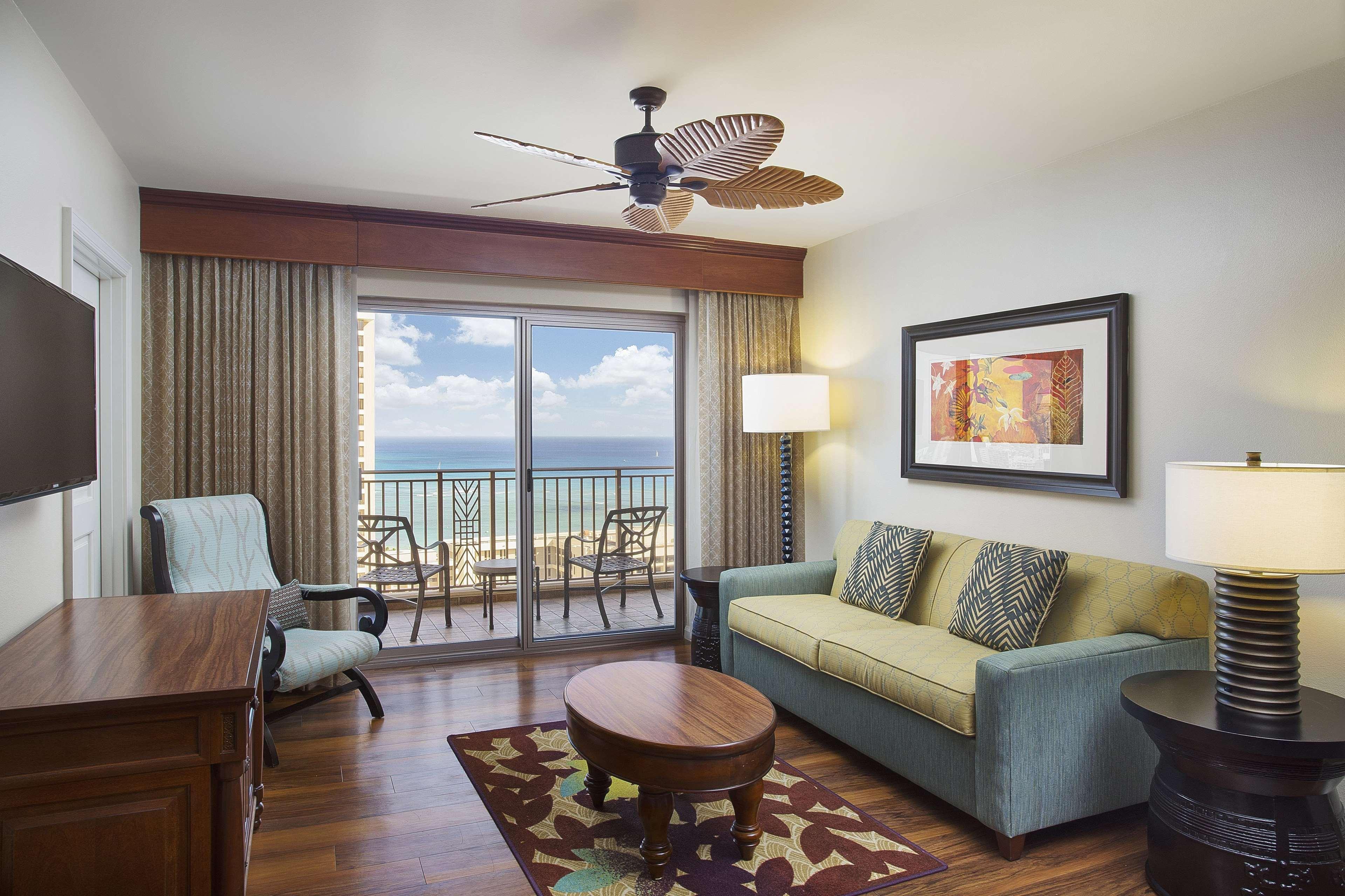 Отель Hilton Grand Vacations Club Grand Waikikian Гонолулу Экстерьер фото
