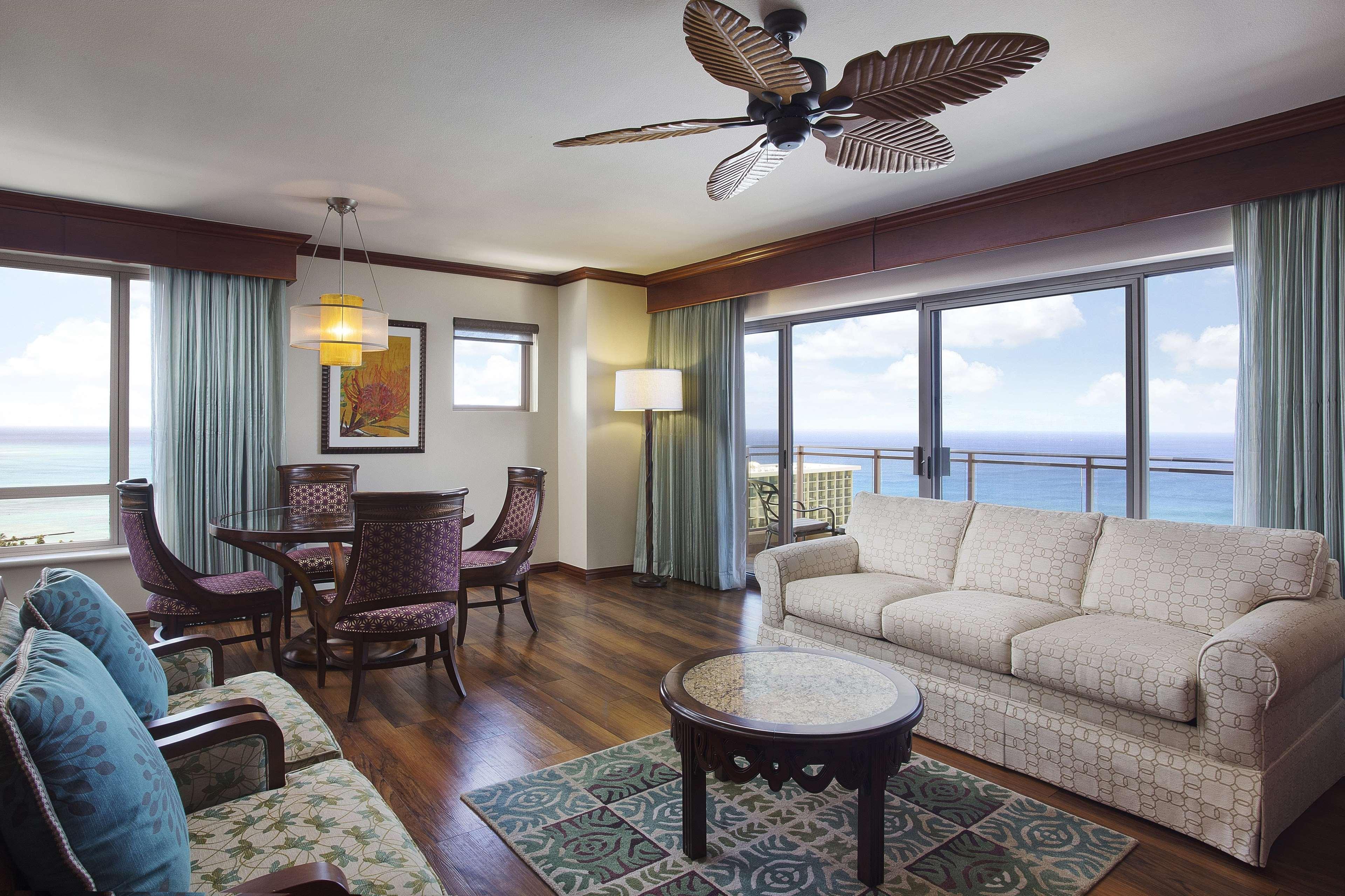 Отель Hilton Grand Vacations Club Grand Waikikian Гонолулу Экстерьер фото