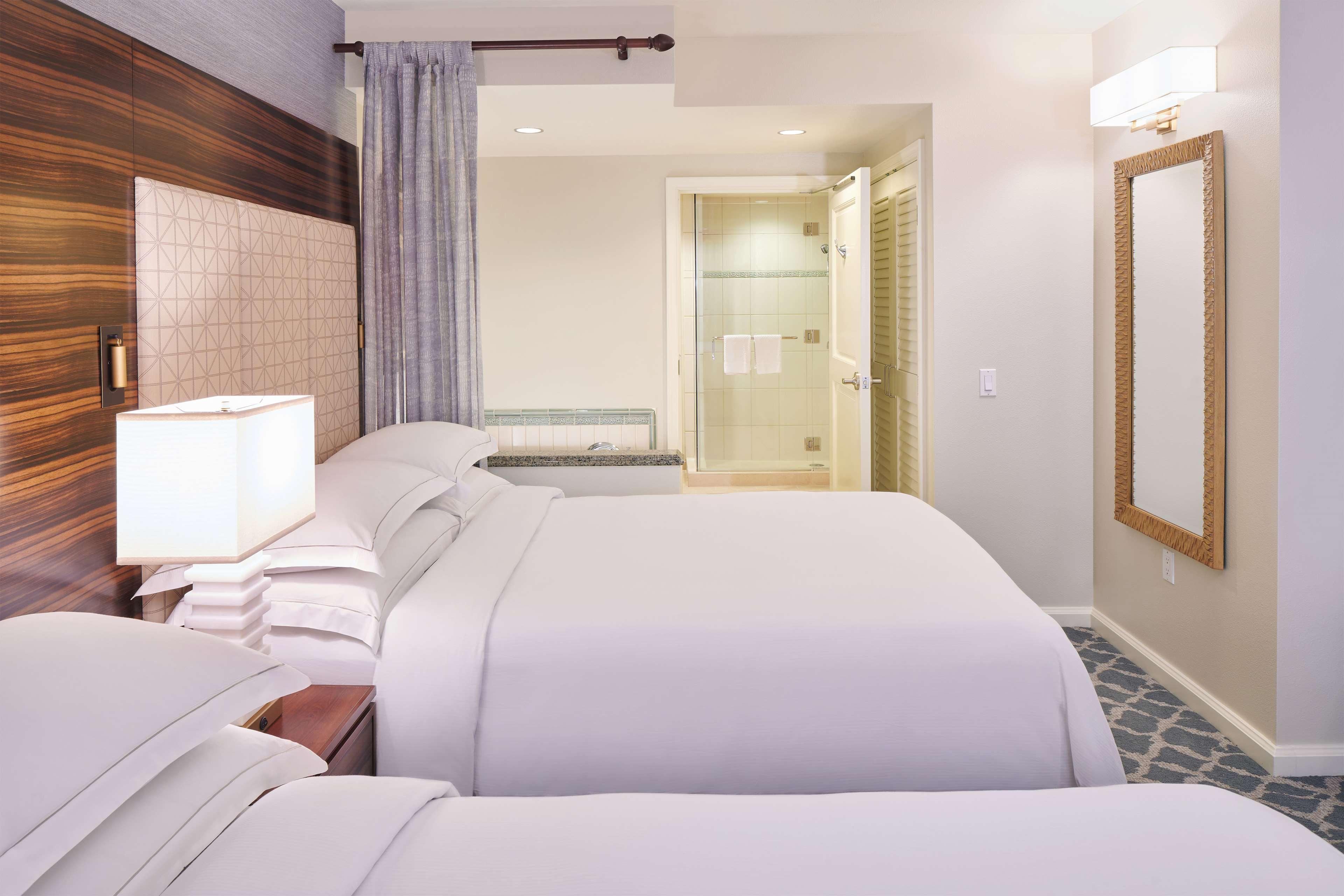 Отель Hilton Grand Vacations Club Grand Waikikian Гонолулу Экстерьер фото